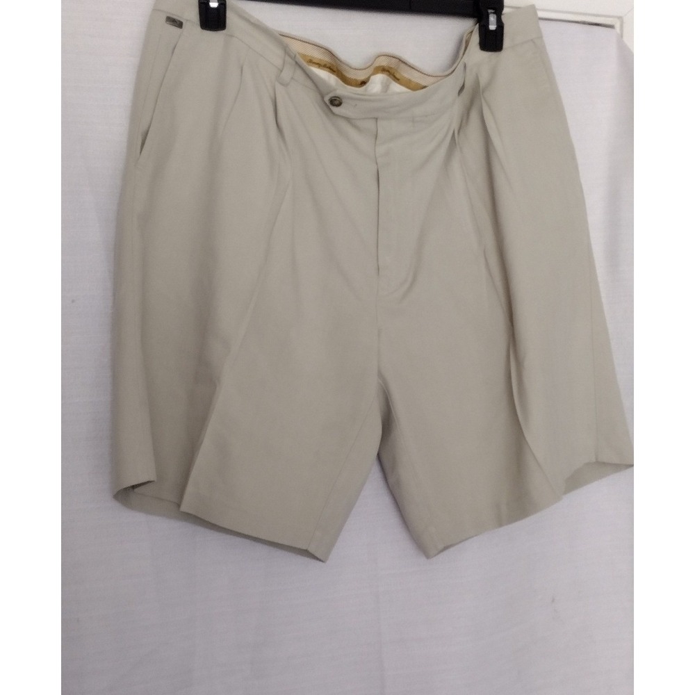 Tommy Bahama Men's Chino Shorts – Size 42 – Brown/Tan